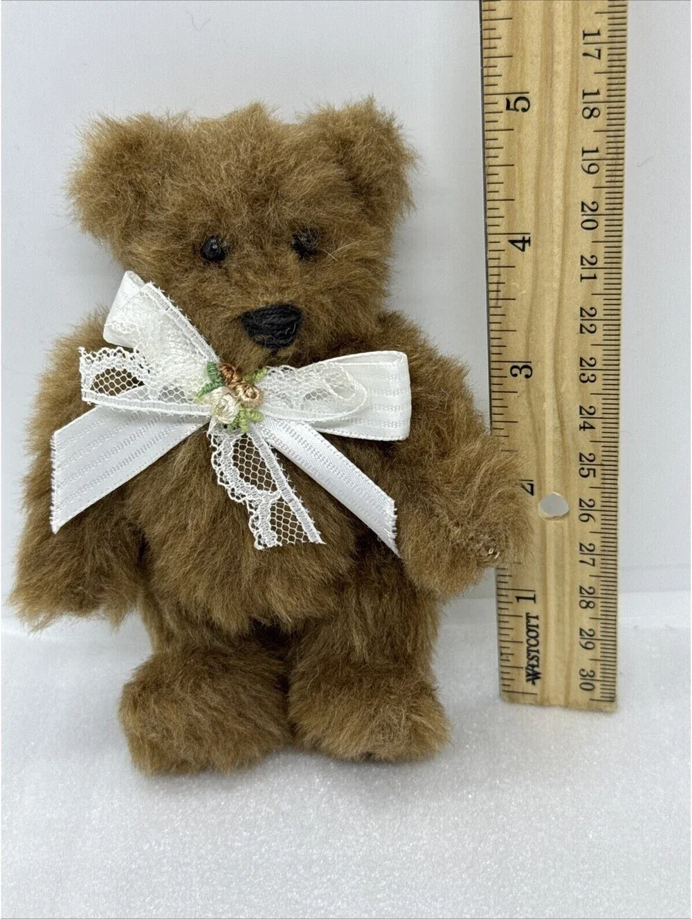 5” BEARLY THERE Company Linda Spiegel Bear Jointed Teddy Bear White Lace Bow